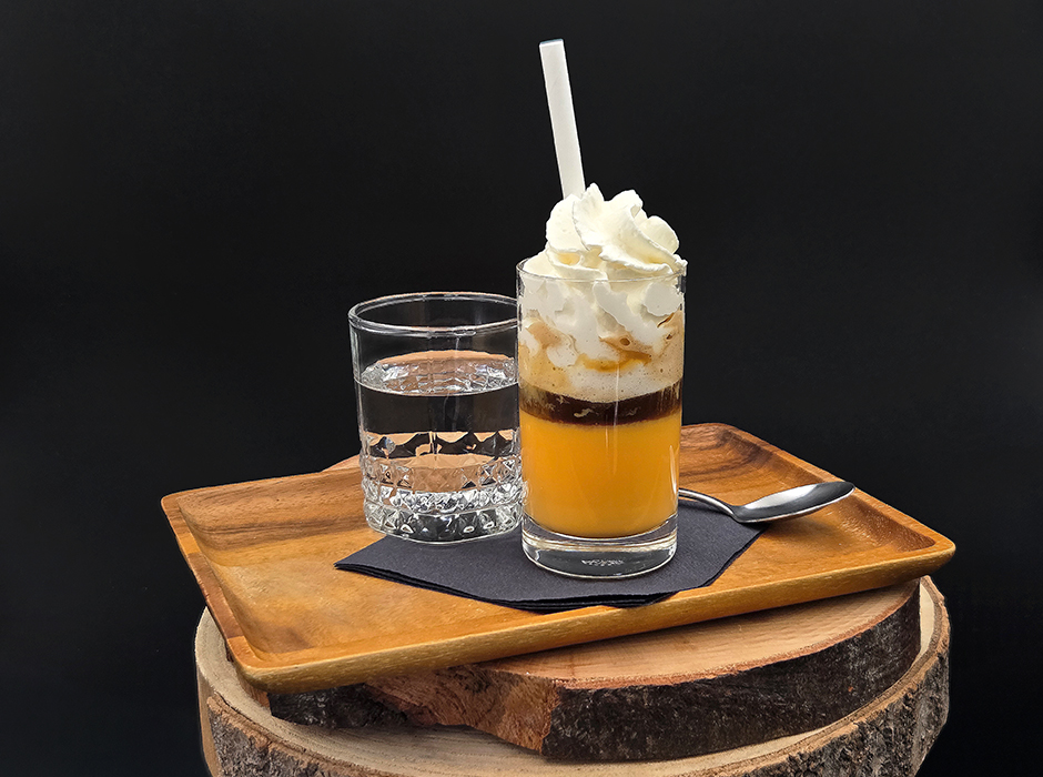 Bombardino espresso caffe, šlahacka